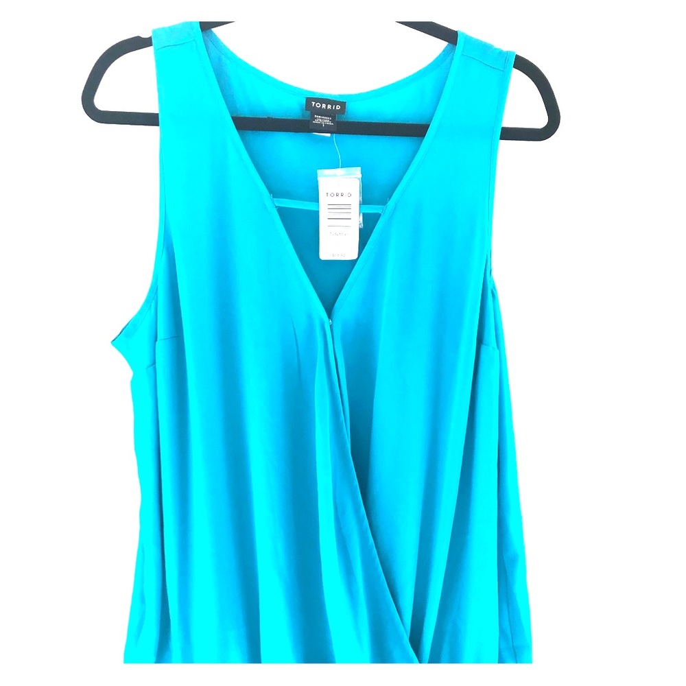 Beautiful Torrid NWT sleeveless blouse sz1